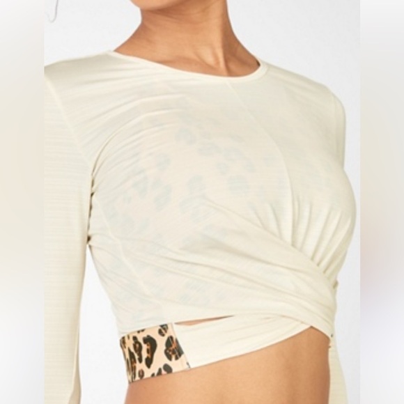 Fabletics twist front cropped top eco conscious fitted Large NWT $49.95 - Picture 4 of 11